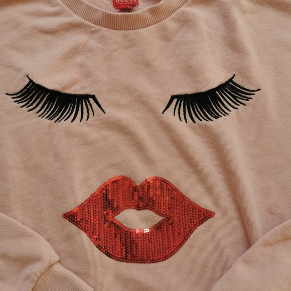3/25 Guess Lips & Lashes short Top - Picture 3 of 5